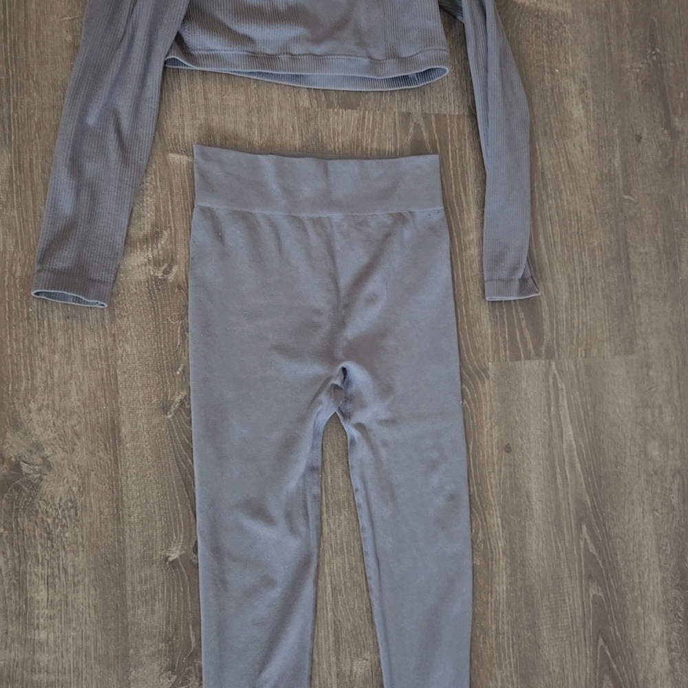 Gray Long Sleeve Crop Top and Leggings Set